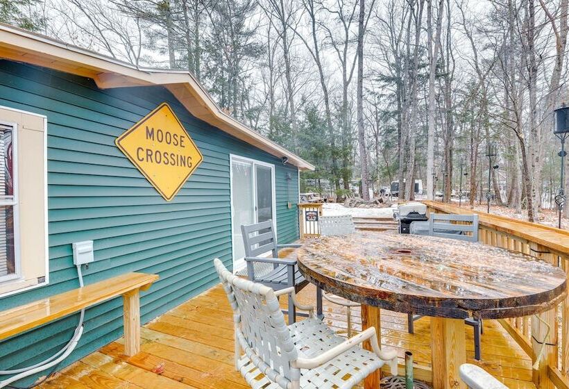 Lovely Maine Cabin W/ Deck, Gas Grill & Fire Pit!