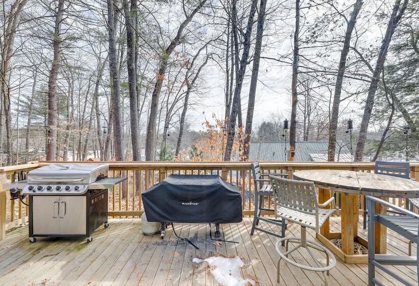 Lovely Maine Cabin W/ Deck, Gas Grill & Fire Pit!