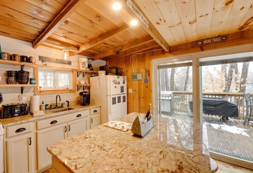 Lovely Maine Cabin W/ Deck, Gas Grill & Fire Pit!