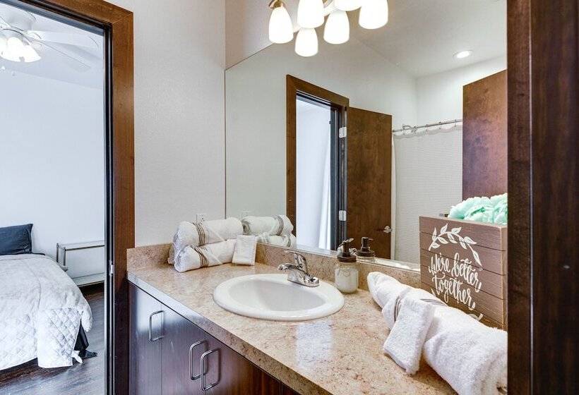 Marionville Cottage On 70 Acres W/ Recreation Room