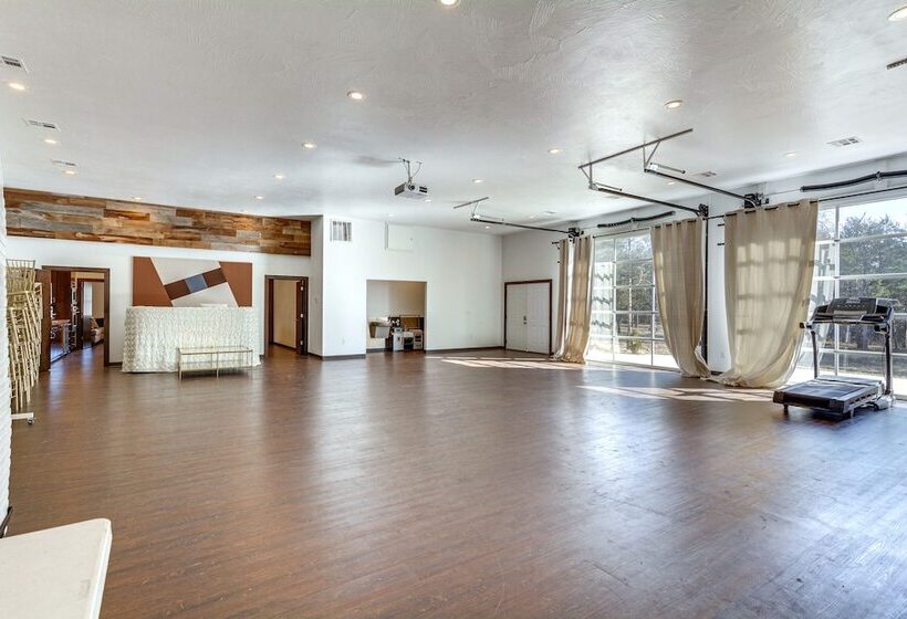 Marionville Cottage On 70 Acres W/ Recreation Room