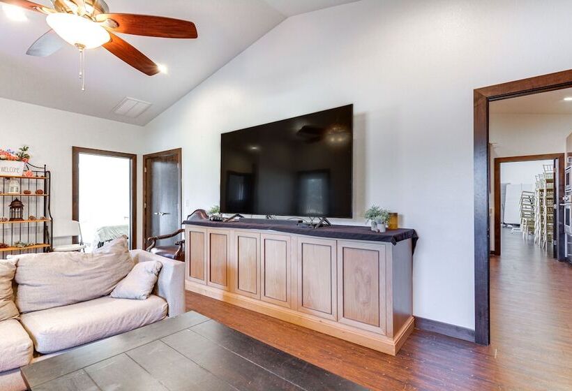 Marionville Cottage On 70 Acres W/ Recreation Room