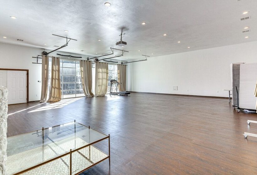 Marionville Cottage On 70 Acres W/ Recreation Room