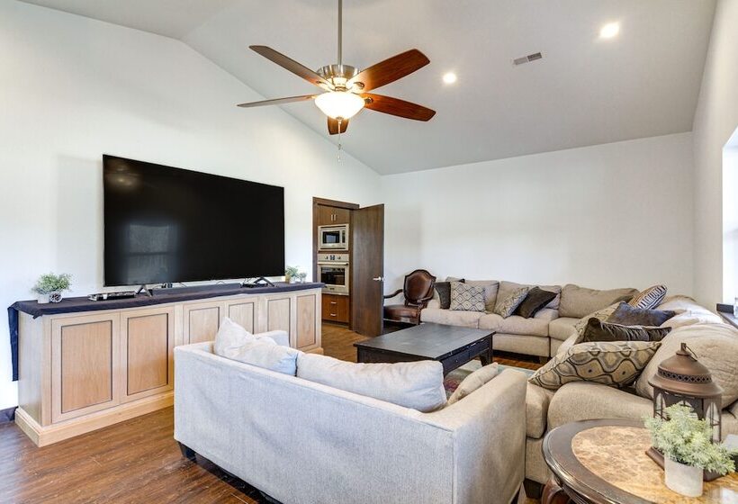 Marionville Cottage On 70 Acres W/ Recreation Room