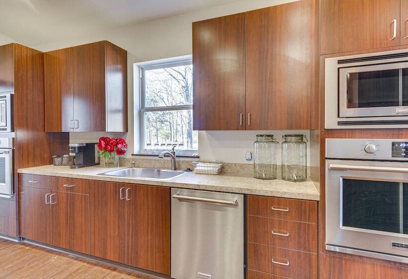 Marionville Cottage On 70 Acres W/ Recreation Room