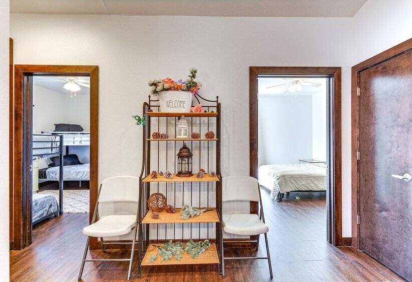 Marionville Cottage On 70 Acres W/ Recreation Room