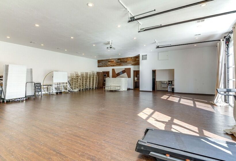 Marionville Cottage On 70 Acres W/ Recreation Room