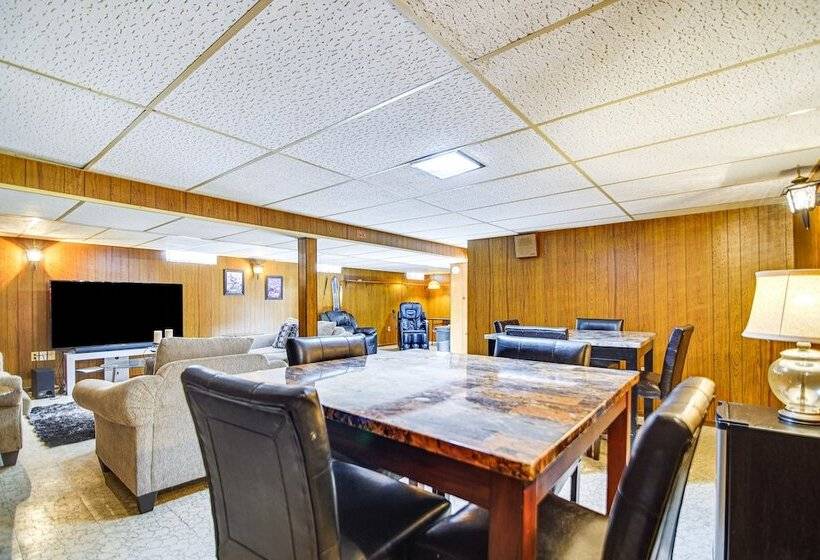 Milwaukee Home W/ Fire Pit ~ 8 Mi To Lake Michigan