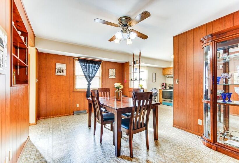 Milwaukee Home W/ Fire Pit ~ 8 Mi To Lake Michigan