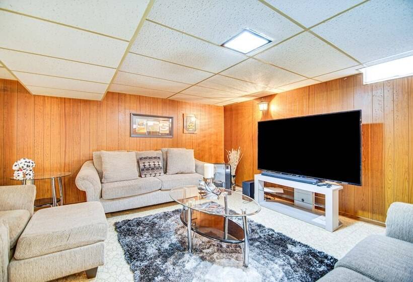 Milwaukee Home W/ Fire Pit ~ 8 Mi To Lake Michigan