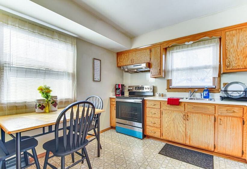 Milwaukee Home W/ Fire Pit ~ 8 Mi To Lake Michigan