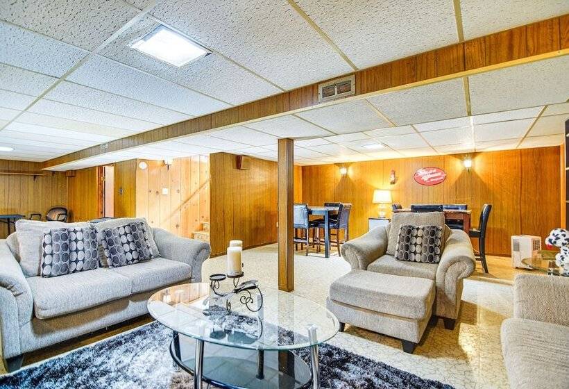 Milwaukee Home W/ Fire Pit ~ 8 Mi To Lake Michigan