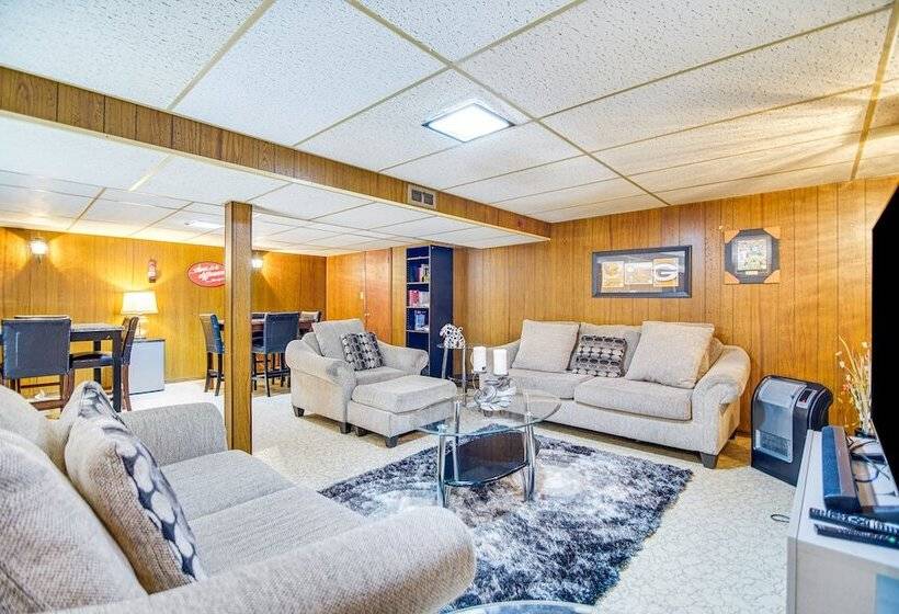 Milwaukee Home W/ Fire Pit ~ 8 Mi To Lake Michigan