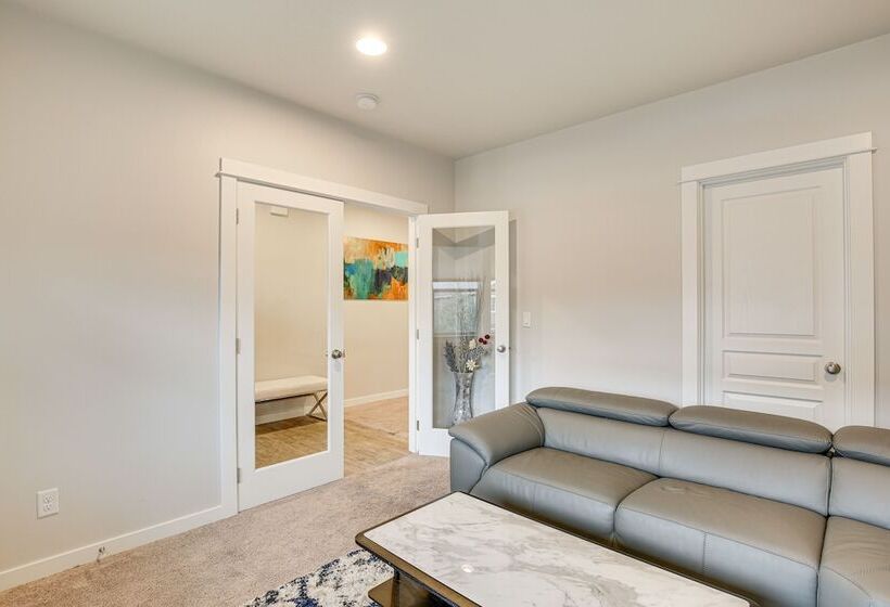 Modern Eugene Home: 2 Mi To University Of Oregon!