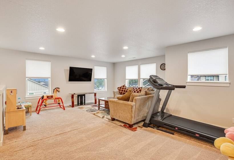 Modern Eugene Home: 2 Mi To University Of Oregon!