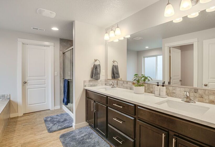 Modern Eugene Home: 2 Mi To University Of Oregon!