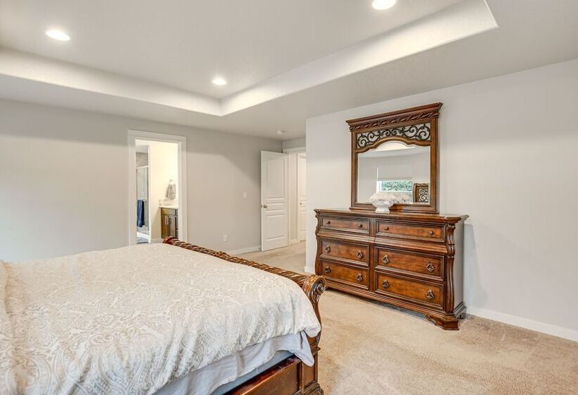 Modern Eugene Home: 2 Mi To University Of Oregon!