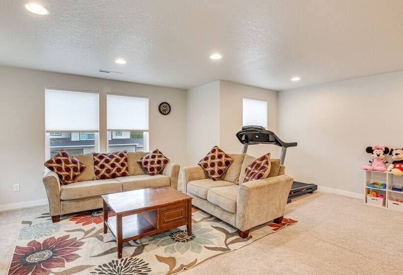 Modern Eugene Home: 2 Mi To University Of Oregon!