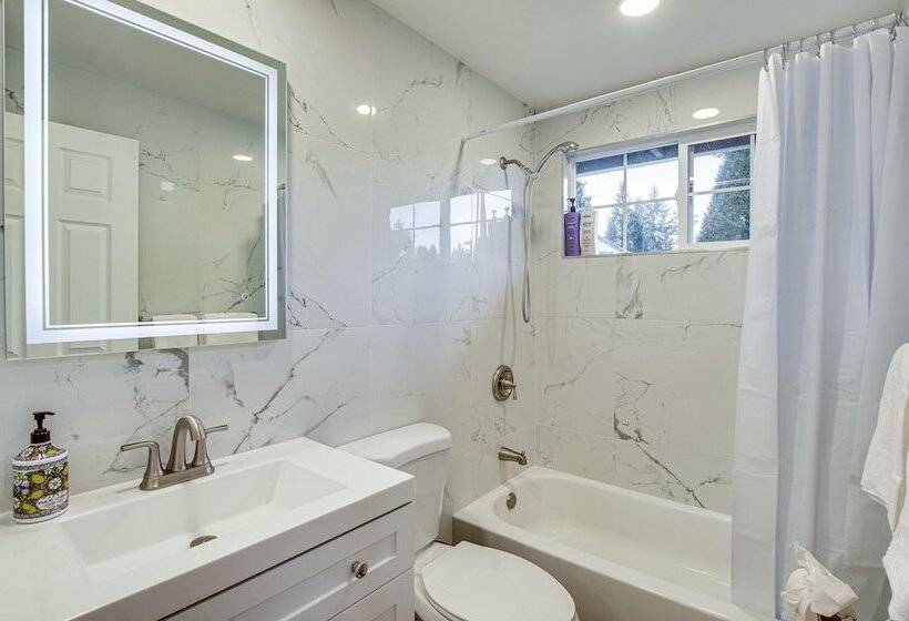 Modern Kirkland Home W/ Sauna & Outdoor Fireplace