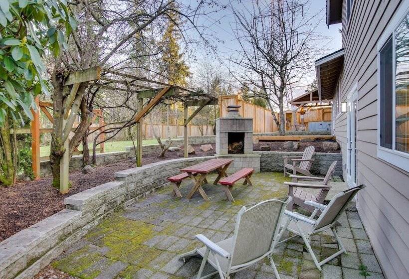 Modern Kirkland Home W/ Sauna & Outdoor Fireplace