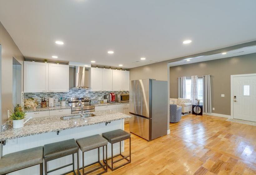 New Albany Home W/ Smart Tvs Near Ohio River!