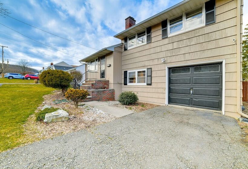 New York Abode: 2 Mi To Binghamton University!