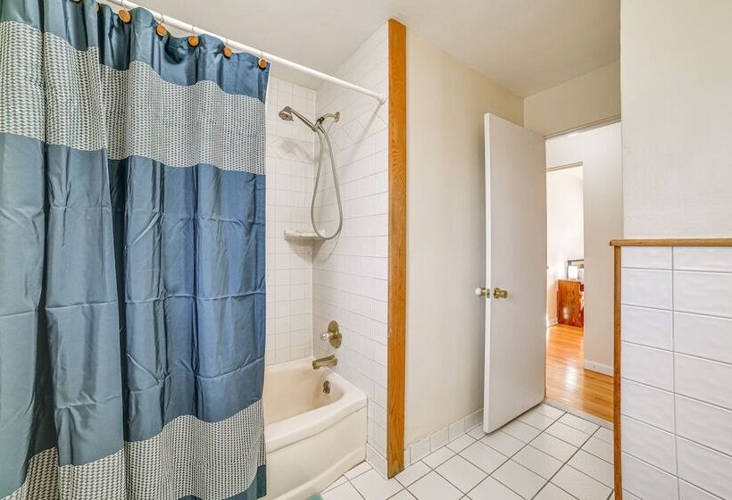 New York Abode: 2 Mi To Binghamton University!