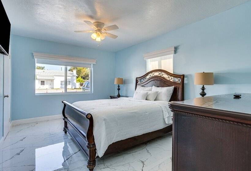 North Miami Home W/ Central A/c: Walk To Beaches!