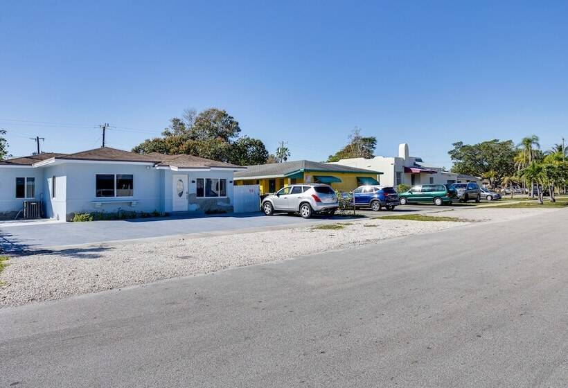 North Miami Home W/ Central A/c: Walk To Beaches!