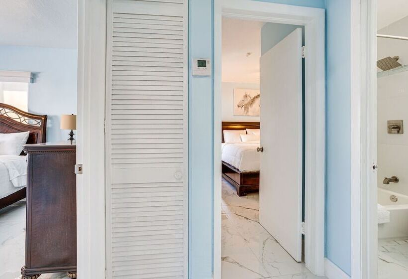 North Miami Home W/ Central A/c: Walk To Beaches!