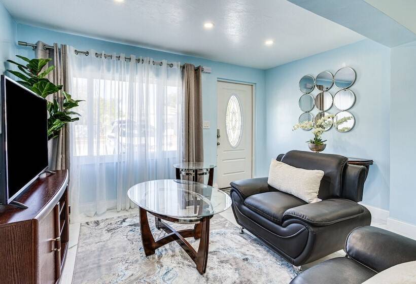 North Miami Home W/ Central A/c: Walk To Beaches!