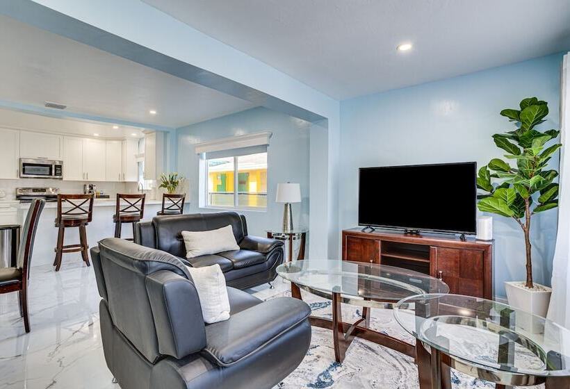 North Miami Home W/ Central A/c: Walk To Beaches!