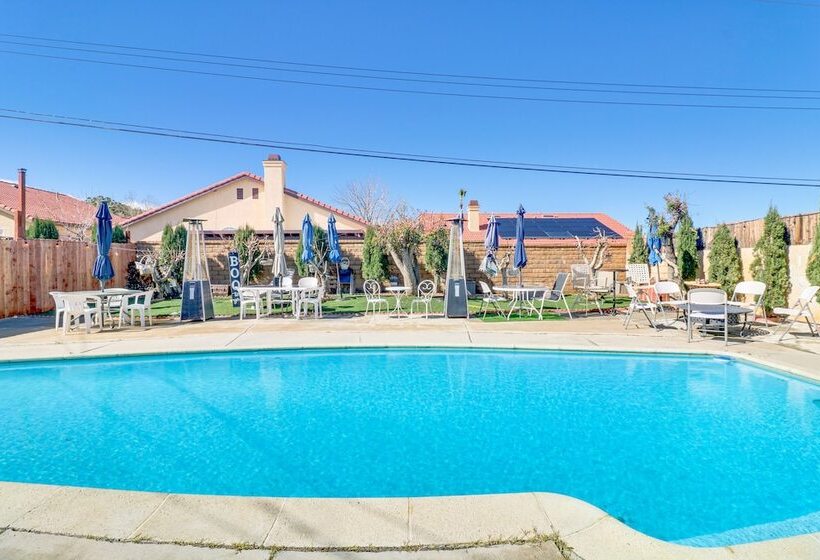 Palmdale Family Home W/ Private Pool & Backyard