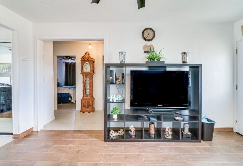 Palmdale Family Home W/ Private Pool & Backyard