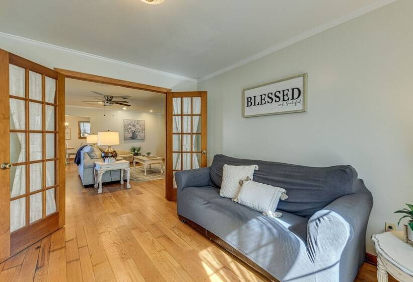 Peaceful Bryson City Cabin W/ Hot Tub & Deck!