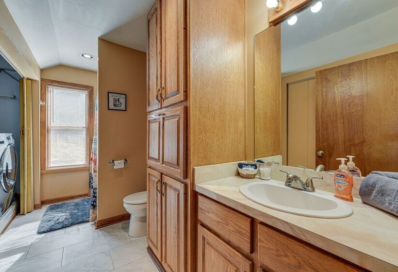Peaceful Bryson City Cabin W/ Hot Tub & Deck!