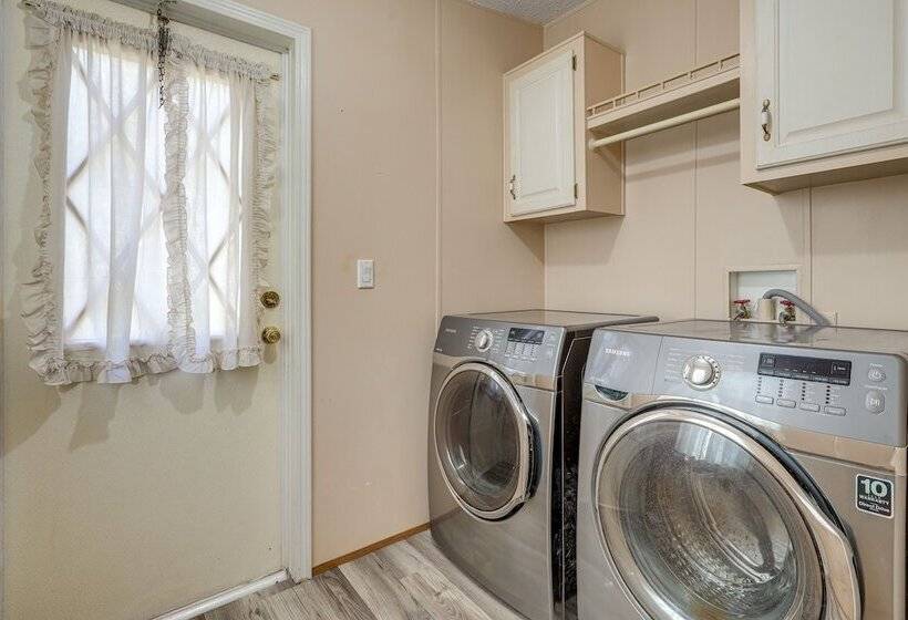 Peaceful Mcalpin Home On 5 Acres W/ Private Deck!