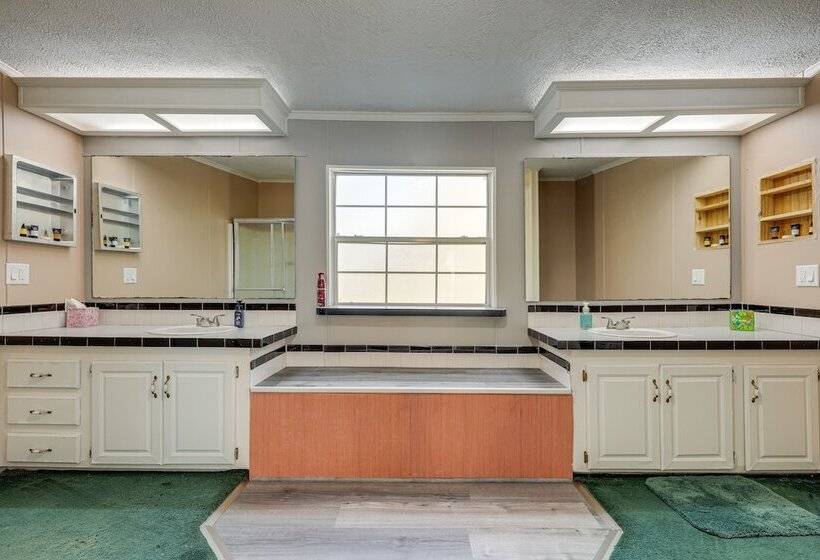 Peaceful Mcalpin Home On 5 Acres W/ Private Deck!