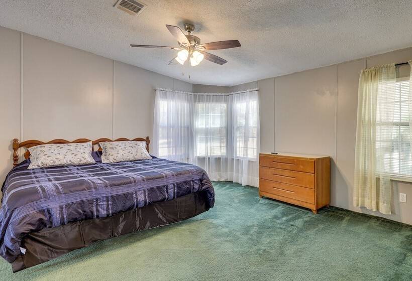 Peaceful Mcalpin Home On 5 Acres W/ Private Deck!