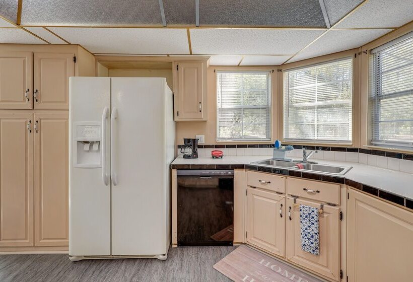 Peaceful Mcalpin Home On 5 Acres W/ Private Deck!