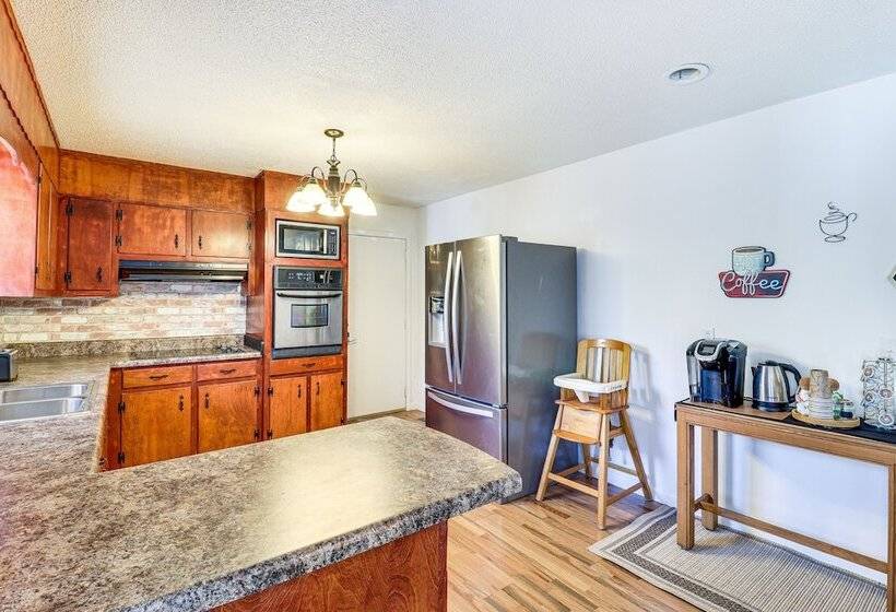 Peaceful Trenton Home W/ Patio Near Hiking!