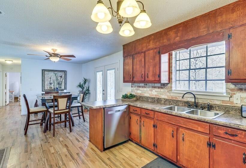 Peaceful Trenton Home W/ Patio Near Hiking!