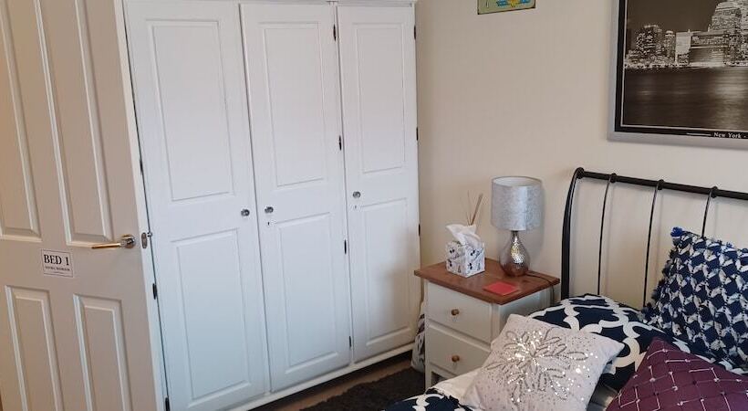 ペンション Aylesbury Lovely Double And Single Bedroom With Guest Only Bathroom