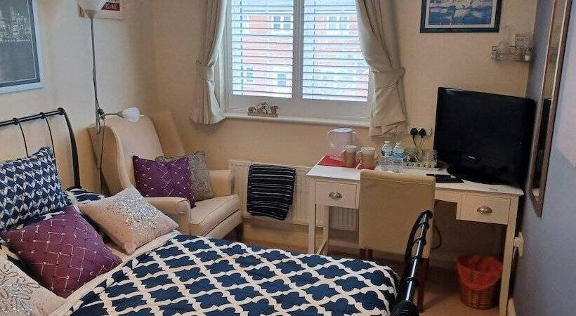 ペンション Aylesbury Lovely Double And Single Bedroom With Guest Only Bathroom