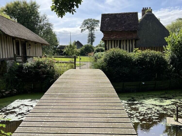 פנסיון La Chaumière Normande