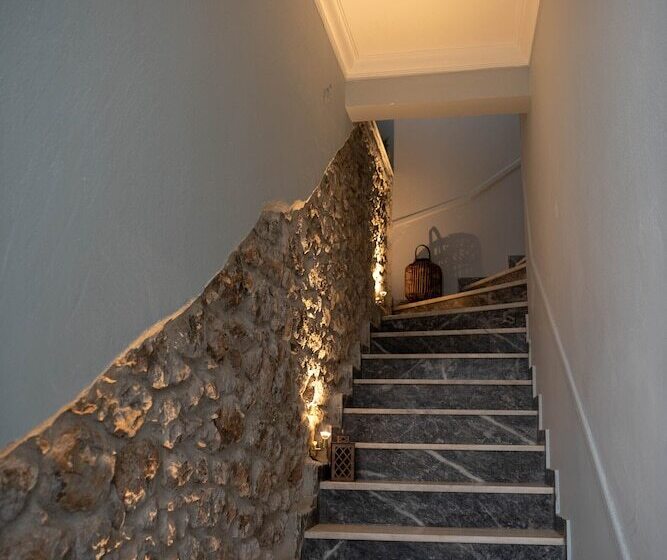 پانسیون Lykovrisi Guest House