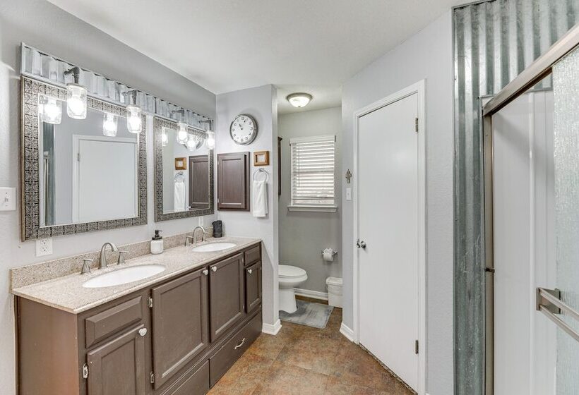 Pet Friendly Austin Home W/ Patio & Fenced Yard!