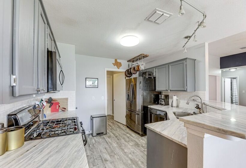 Pet Friendly Austin Home W/ Patio & Fenced Yard!