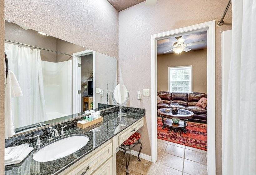 Pet Friendly Dover Cottage W/ Deck + Mtn Views!