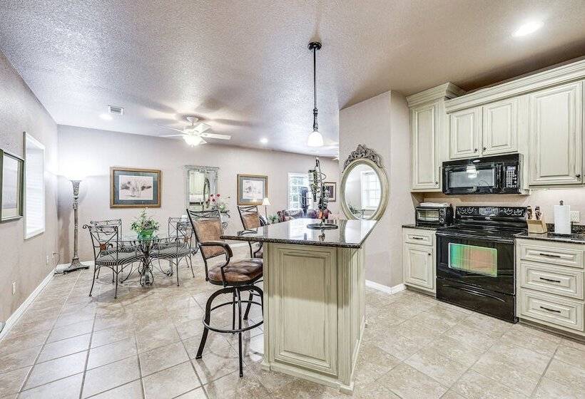 Pet Friendly Dover Cottage W/ Deck + Mtn Views!